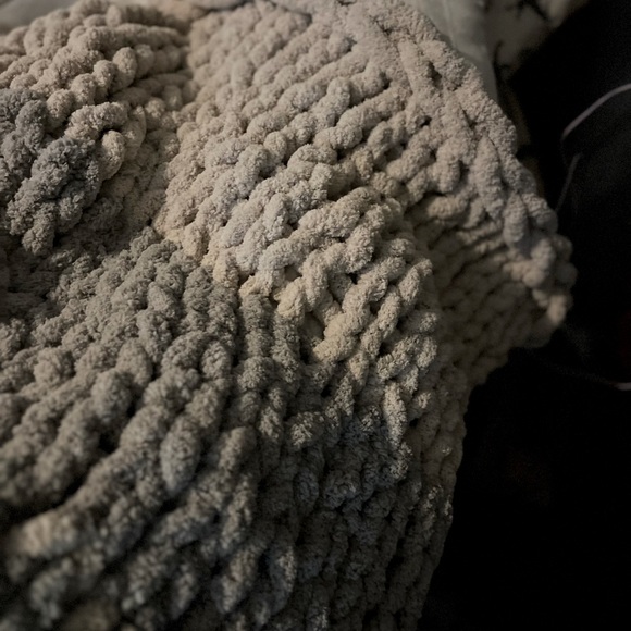 Hand Knit Blanket - Picture 1 of 3